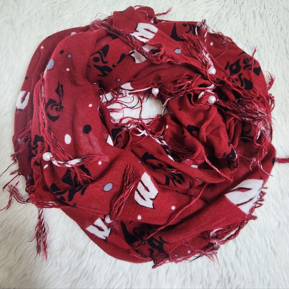 Wisconsin Badgers Infinity Scarf - Picture 3 of 8